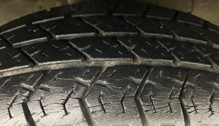 2011 Maruti Eeco 7 STR, Petrol, Manual, 20,255 km, Left Front Tyre Tread