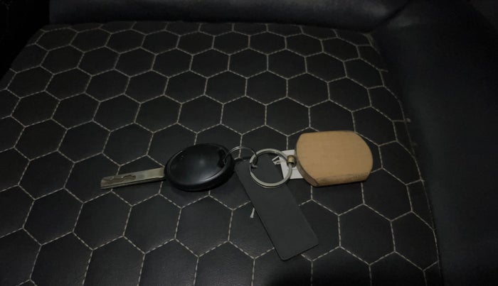 2021 Tata Tiago XE PETROL, Petrol, Manual, 36,338 km, Key Close Up