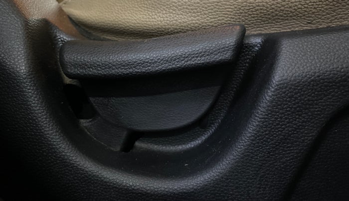 2016 Hyundai Elite i20 MAGNA 1.2, Petrol, Manual, 78,056 km, Driver Side Adjustment Panel