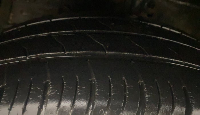 2016 Maruti Ciaz VXI+, Petrol, Manual, 89,193 km, Left Front Tyre Tread