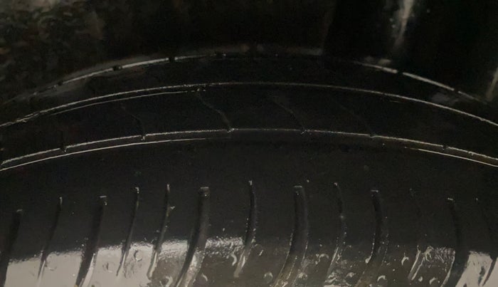 2016 Maruti Ciaz VXI+, Petrol, Manual, 89,193 km, Left Rear Tyre Tread