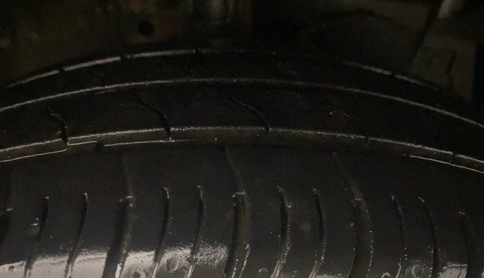 2016 Maruti Ciaz VXI+, Petrol, Manual, 89,193 km, Right Front Tyre Tread