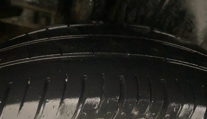 2016 Maruti Ciaz VXI+, Petrol, Manual, 89,193 km, Right Rear Tyre Tread