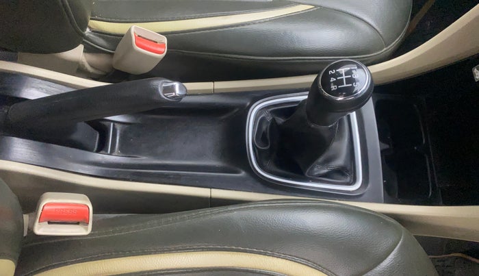 2016 Maruti Ciaz VXI+, Petrol, Manual, 89,193 km, Gear Lever