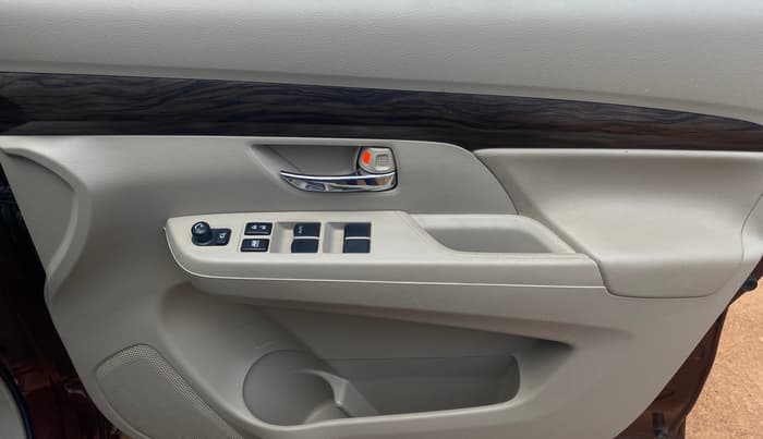 2021 Maruti Ertiga ZXI+ SHVS, Petrol, Manual, 22,413 km, Driver Side Door Panels Control