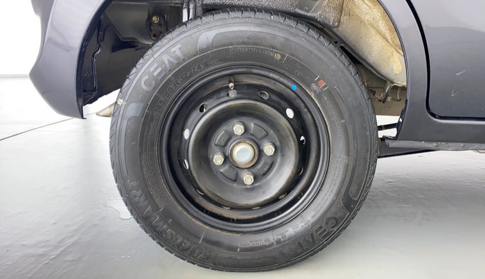 2020 Maruti Alto VXI, Petrol, Manual, 37,480 km, Right Rear Wheel