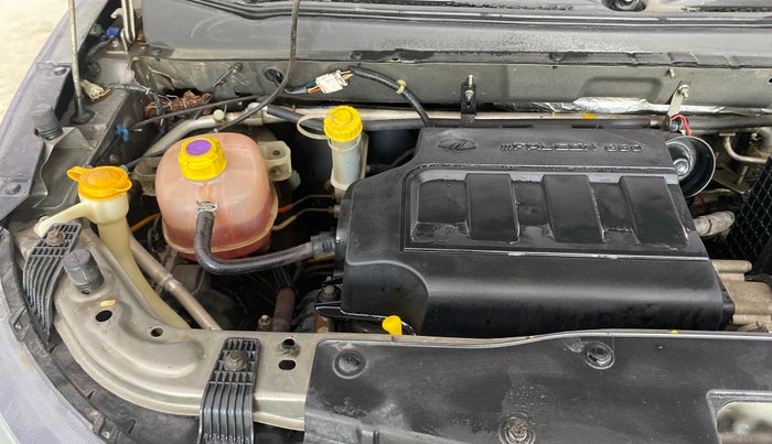 2017 Mahindra KUV 100 NXT K4+ P 6 STR, Petrol, Manual, 35,751 km, Engine View - Right