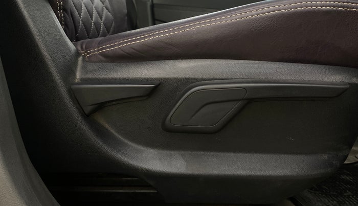 2017 Mahindra KUV 100 NXT K4+ P 6 STR, Petrol, Manual, 35,751 km, Driver Side Adjustment Panel