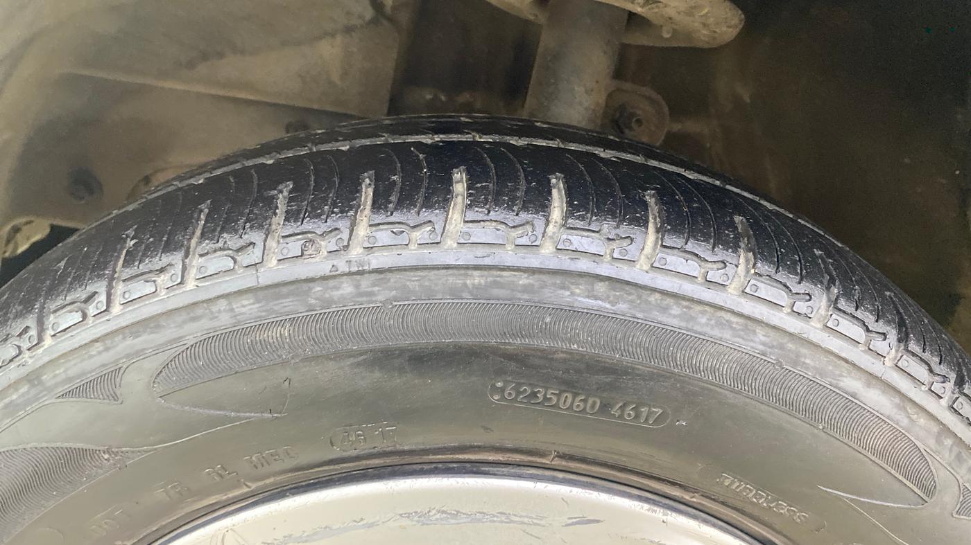 2017 Mahindra KUV 100 NXT K4+ P 6 STR, Petrol, Manual, 35,751 km, Left Front Tyre Tread