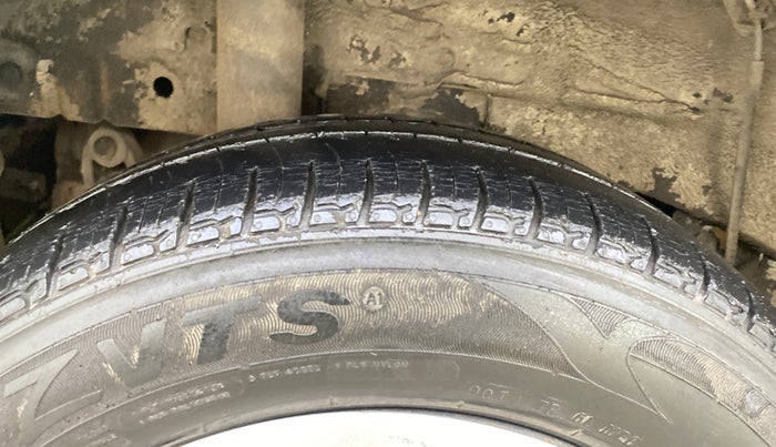 2017 Mahindra KUV 100 NXT K4+ P 6 STR, Petrol, Manual, 35,751 km, Right Rear Tyre Tread