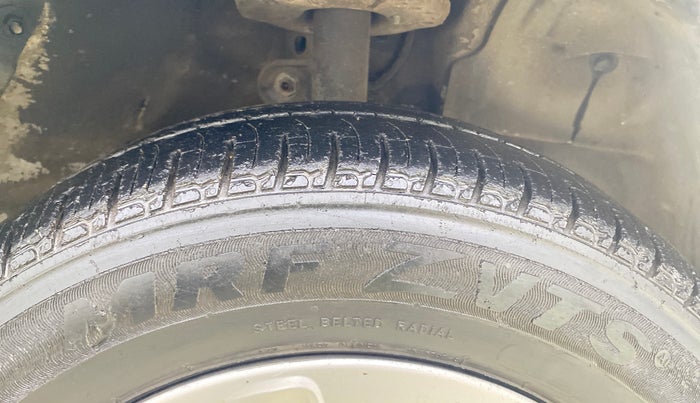 2017 Mahindra KUV 100 NXT K4+ P 6 STR, Petrol, Manual, 35,751 km, Right Front Tyre Tread