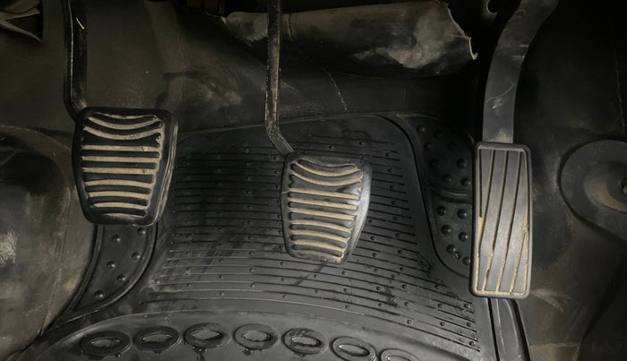 2017 Mahindra KUV 100 NXT K4+ P 6 STR, Petrol, Manual, 35,751 km, Pedals