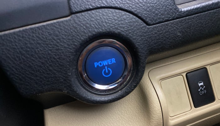 2016 Toyota Camry HYBRID, Hybrid, Automatic, 96,872 km, Keyless Start/ Stop Button