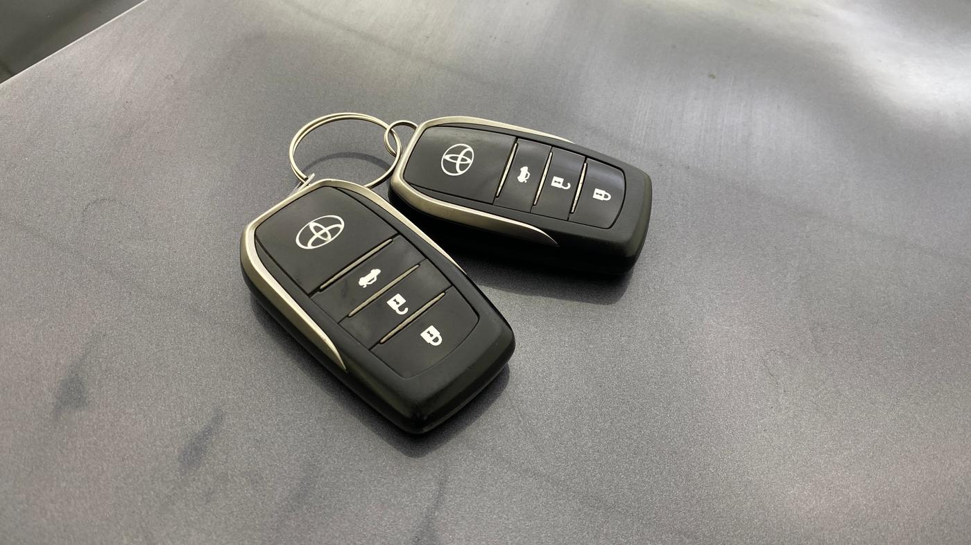 2016 Toyota Camry HYBRID, Hybrid, Automatic, 96,872 km, Key Close Up