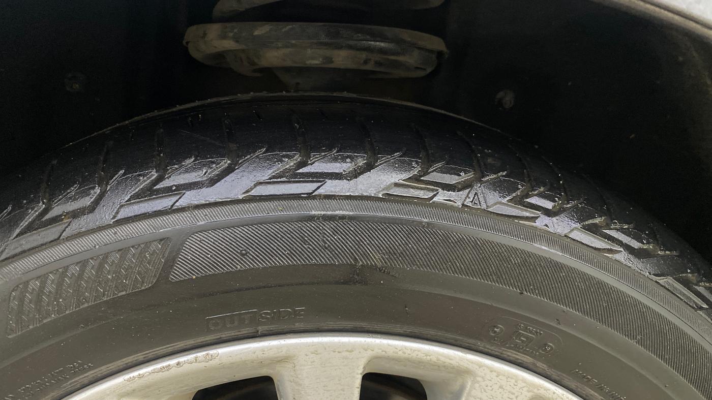 2016 Toyota Camry HYBRID, Hybrid, Automatic, 96,872 km, Right Rear Tyre Tread