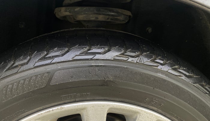 2016 Toyota Camry HYBRID, Hybrid, Automatic, 96,872 km, Right Rear Tyre Tread