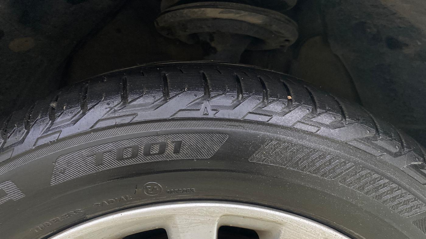 2016 Toyota Camry HYBRID, Hybrid, Automatic, 96,872 km, Right Front Tyre Tread