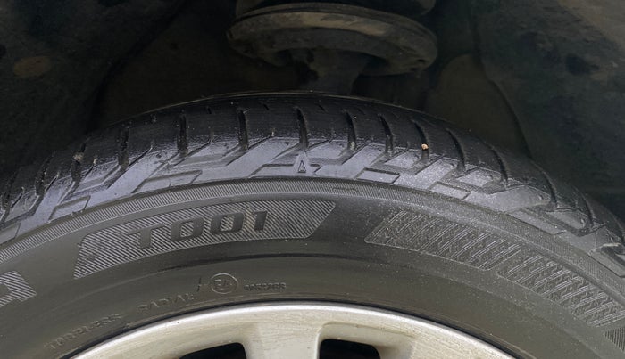 2016 Toyota Camry HYBRID, Hybrid, Automatic, 96,872 km, Right Front Tyre Tread