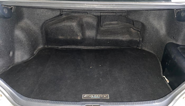 2016 Toyota Camry HYBRID, Hybrid, Automatic, 96,872 km, Boot Inside