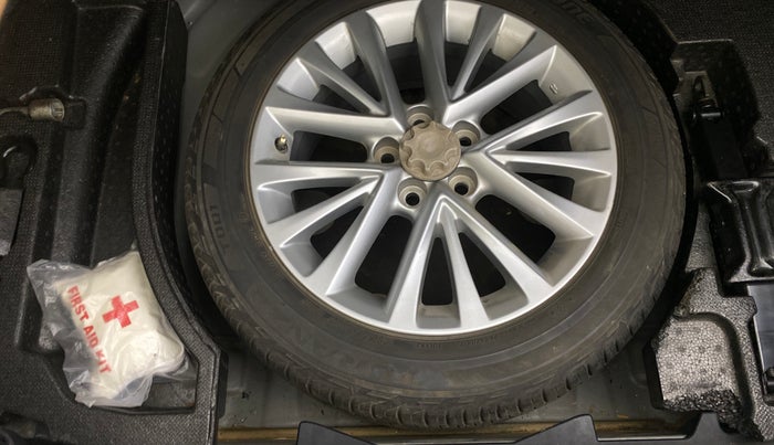 2016 Toyota Camry HYBRID, Hybrid, Automatic, 96,872 km, Spare Tyre