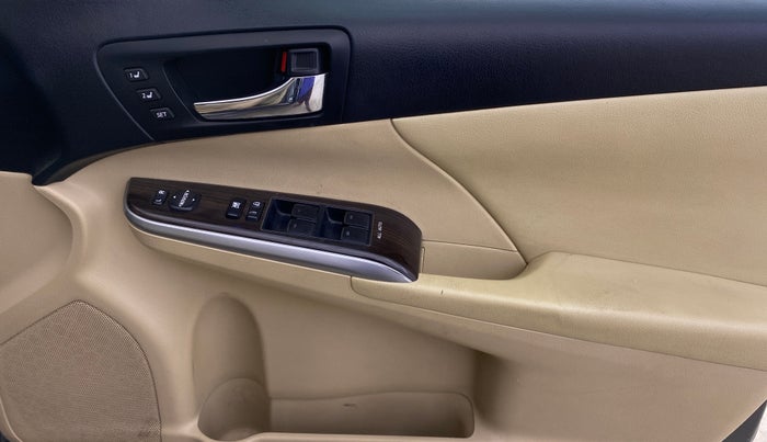 2016 Toyota Camry HYBRID, Hybrid, Automatic, 96,872 km, Driver Side Door Panels Control