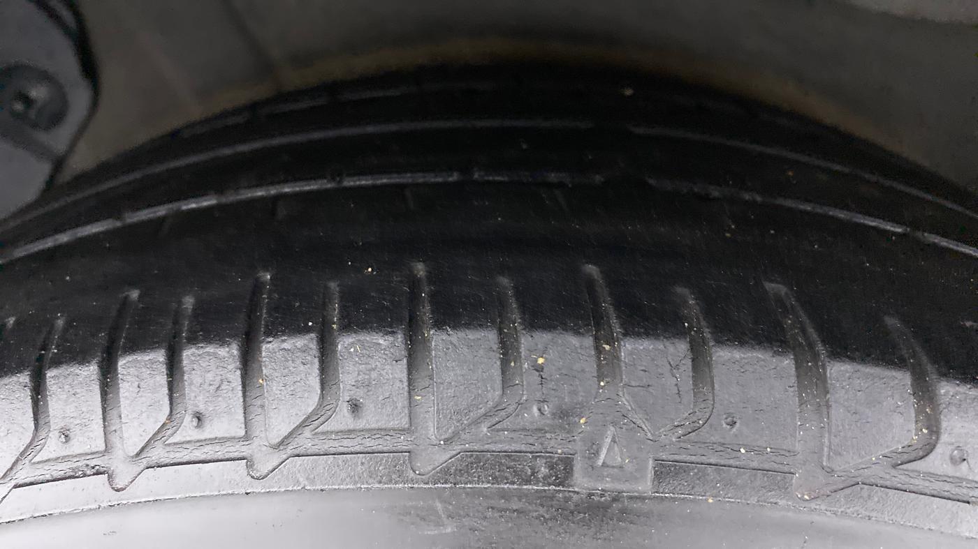 2017 Hyundai Verna 1.6 SX VTVT AT, Petrol, Automatic, 43,037 km, Right Rear Tyre Tread