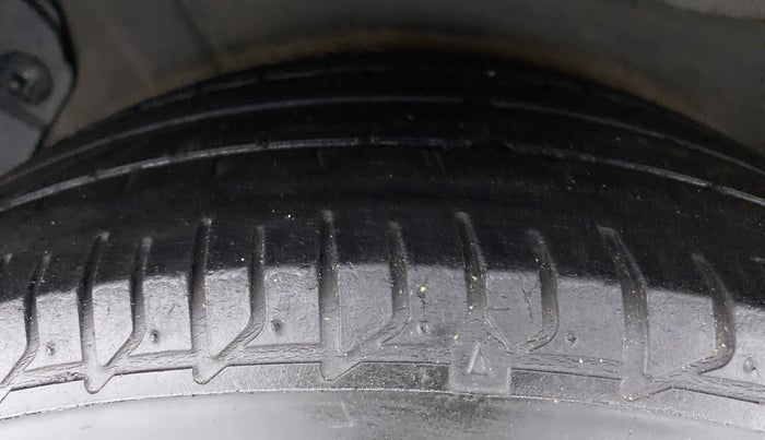 2017 Hyundai Verna 1.6 SX VTVT AT, Petrol, Automatic, 43,037 km, Right Rear Tyre Tread