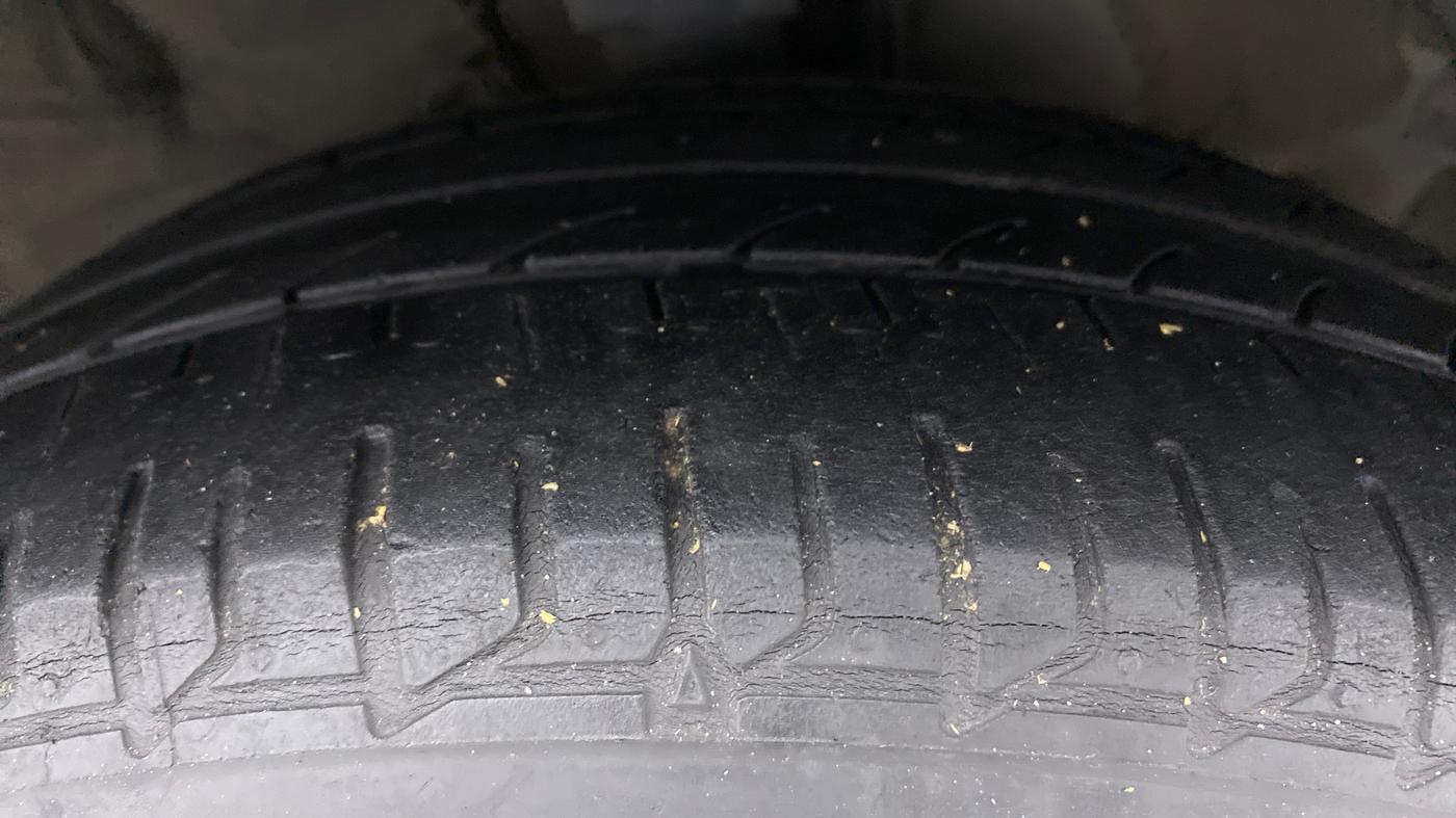 2017 Hyundai Verna 1.6 SX VTVT AT, Petrol, Automatic, 43,037 km, Right Front Tyre Tread