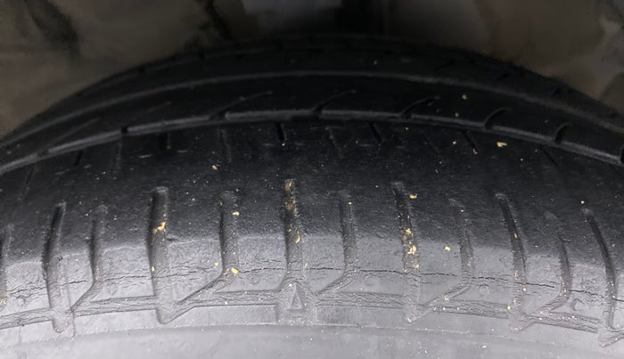 2017 Hyundai Verna 1.6 SX VTVT AT, Petrol, Automatic, 43,037 km, Right Front Tyre Tread