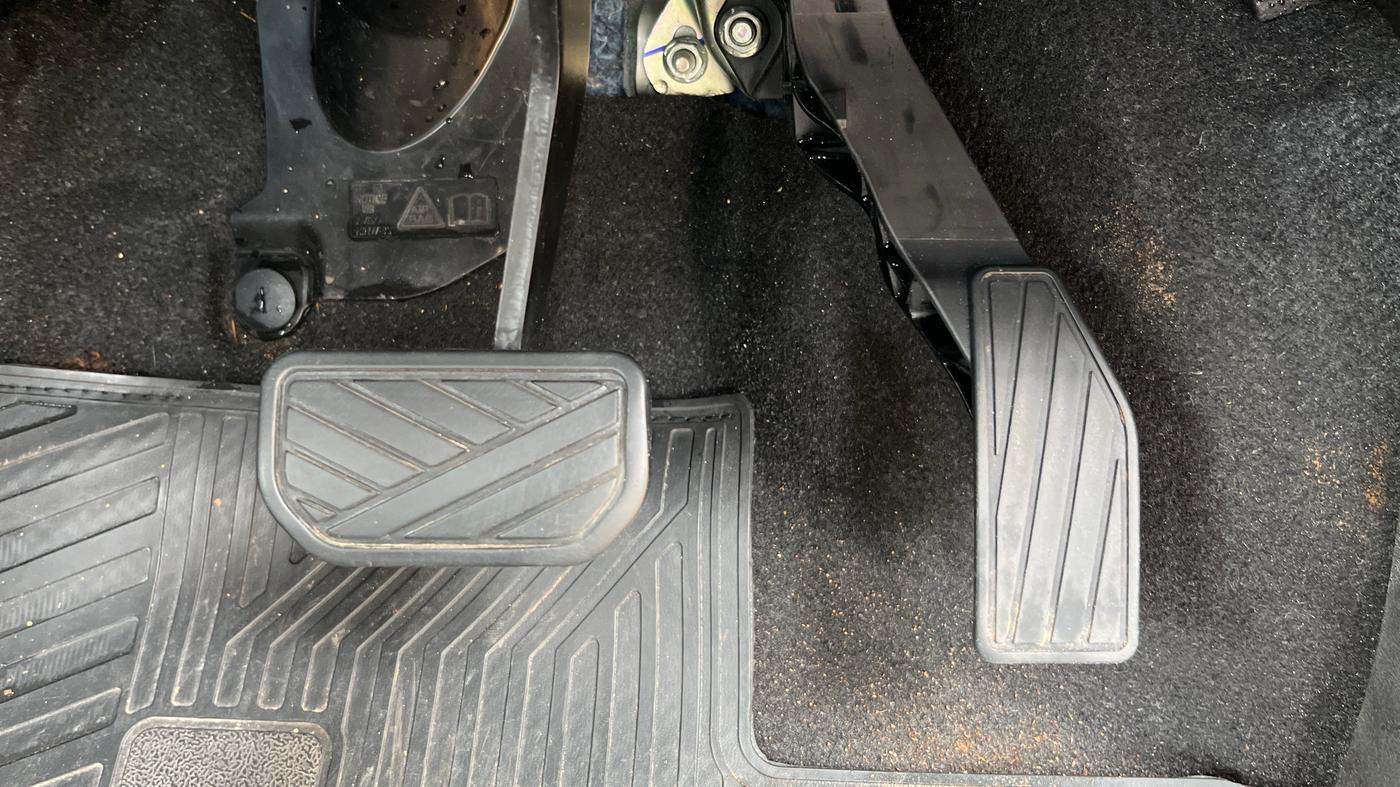 2020 Maruti S PRESSO VXI PLUS AMT, Petrol, Automatic, 32,305 km, Pedals