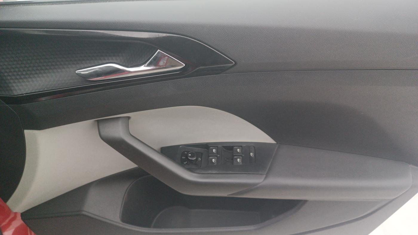 2021 Skoda KUSHAQ STYLE 1.5L TSI MT, Petrol, Manual, 94,768 km, Driver Side Door Panels Control