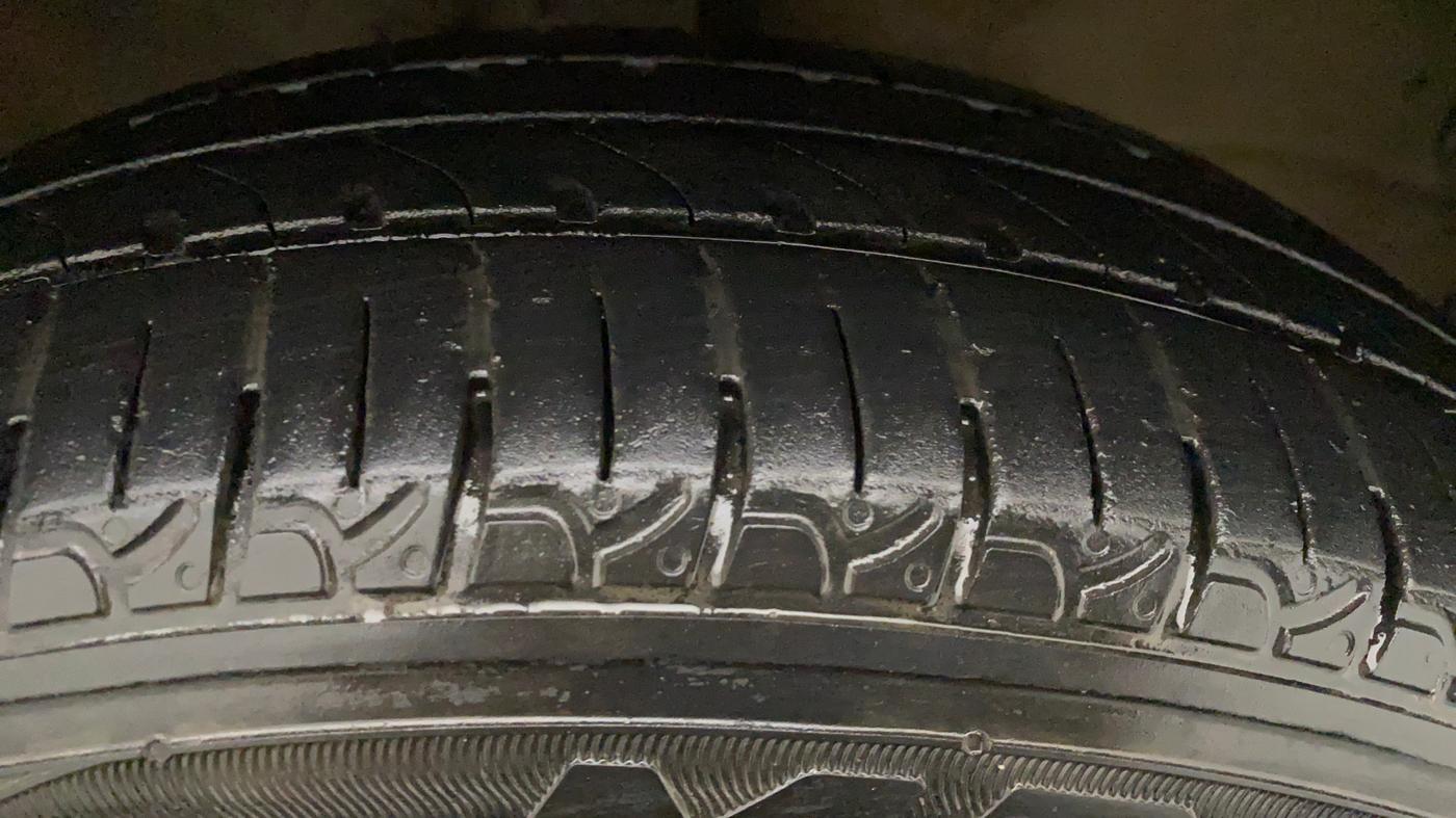 2015 Maruti Wagon R 1.0 LXI CNG, CNG, Manual, 60,474 km, Left Rear Tyre Tread