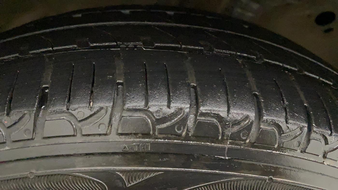 2015 Maruti Wagon R 1.0 LXI CNG, CNG, Manual, 60,474 km, Right Rear Tyre Tread