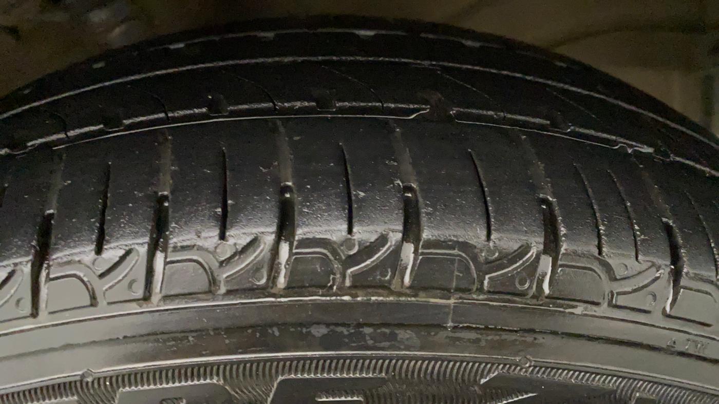 2015 Maruti Wagon R 1.0 LXI CNG, CNG, Manual, 60,474 km, Left Front Tyre Tread