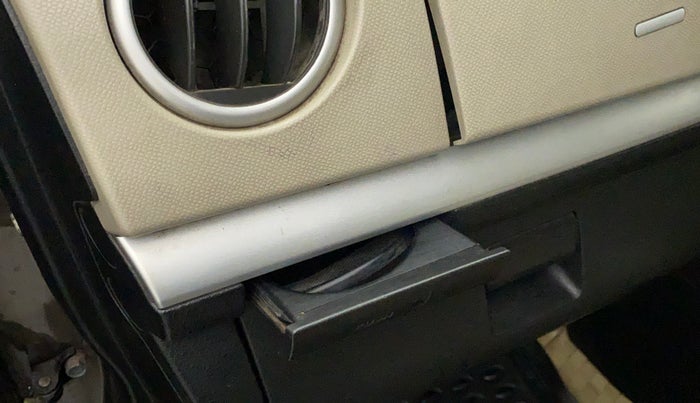 2015 Maruti Wagon R 1.0 LXI CNG, CNG, Manual, 60,474 km, Dashboard - Cup holder not working