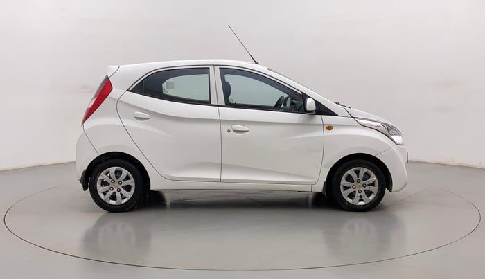 2016 Hyundai Eon SPORTZ, Petrol, Manual, 34,467 km, Right Side View