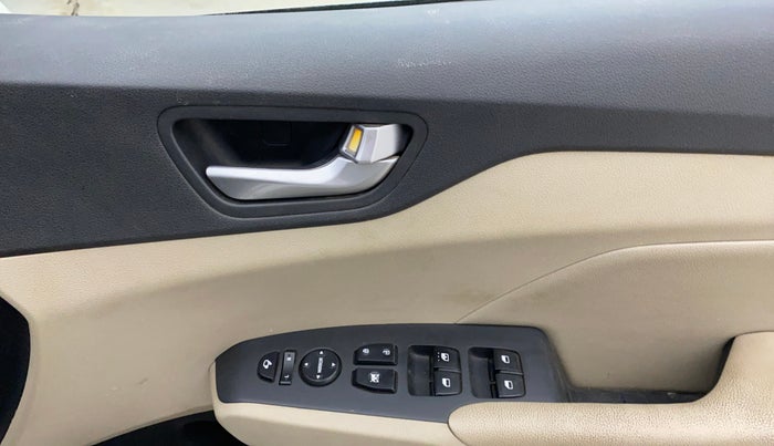 2022 Hyundai Verna SX (O)1.5 MPi, Petrol, Manual, 41,963 km, Driver Side Door Panels Control