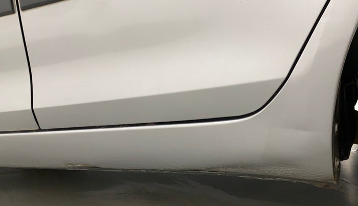 2014 Maruti Swift Dzire VXI, Petrol, Manual, 1,30,623 km, Left running board - Slightly dented