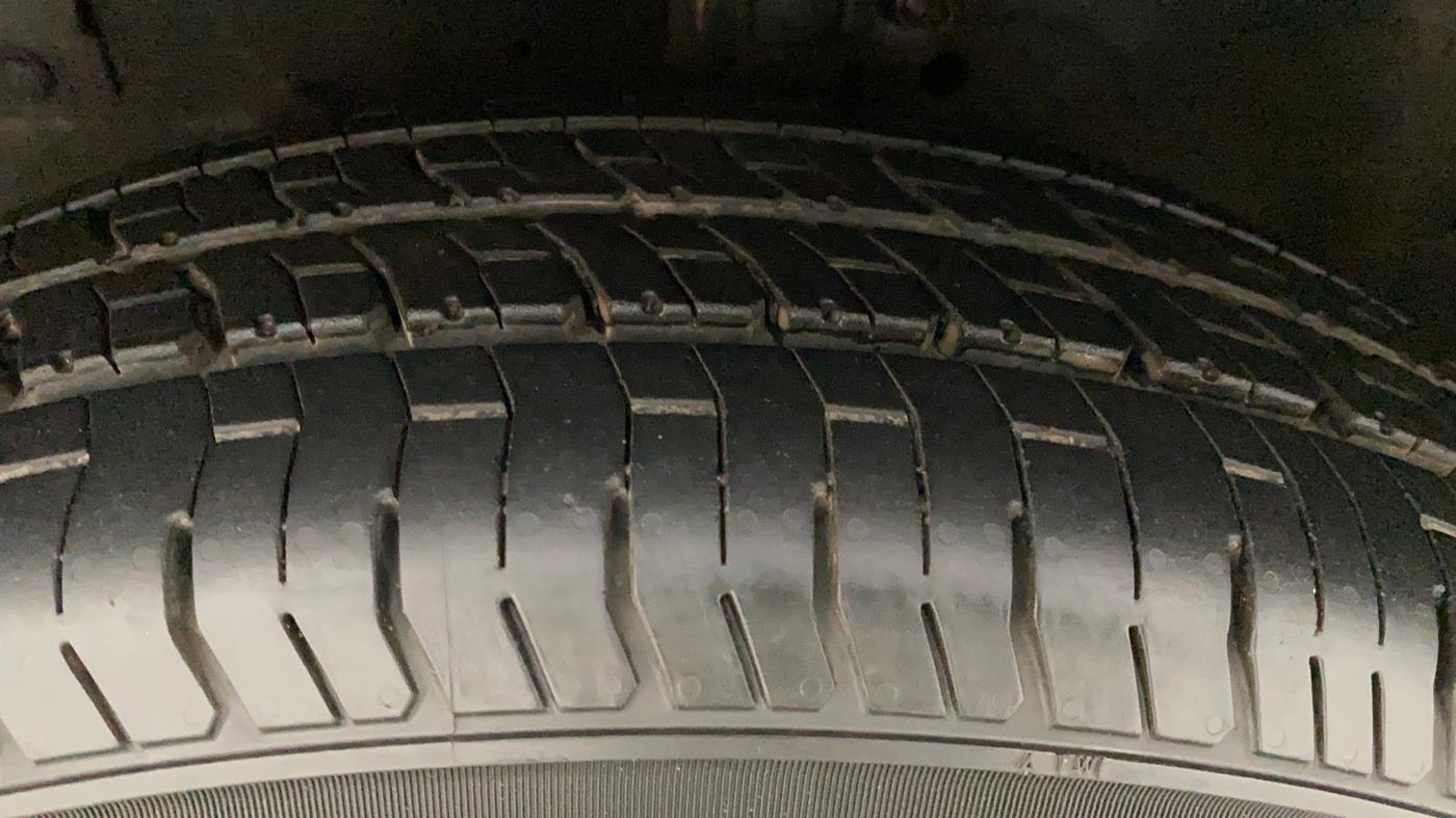 2014 Maruti Swift Dzire VXI, Petrol, Manual, 1,30,623 km, Left Front Tyre Tread