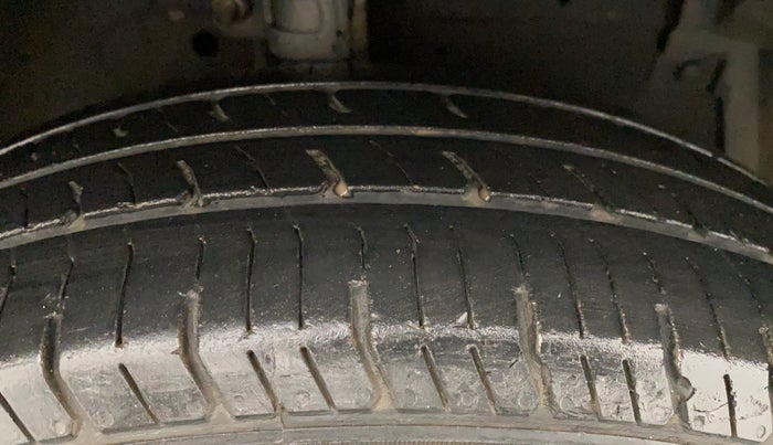 2014 Maruti Swift Dzire VXI, Petrol, Manual, 1,30,623 km, Right Front Tyre Tread