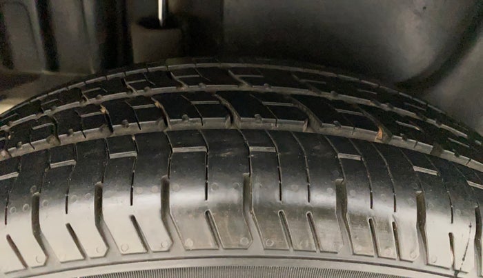 2014 Maruti Swift Dzire VXI, Petrol, Manual, 1,30,623 km, Right Rear Tyre Tread