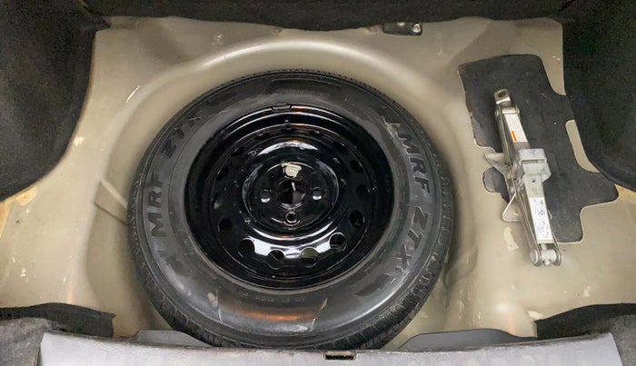 2014 Maruti Swift Dzire VXI, Petrol, Manual, 1,30,623 km, Dicky (Boot door) - Tool missing