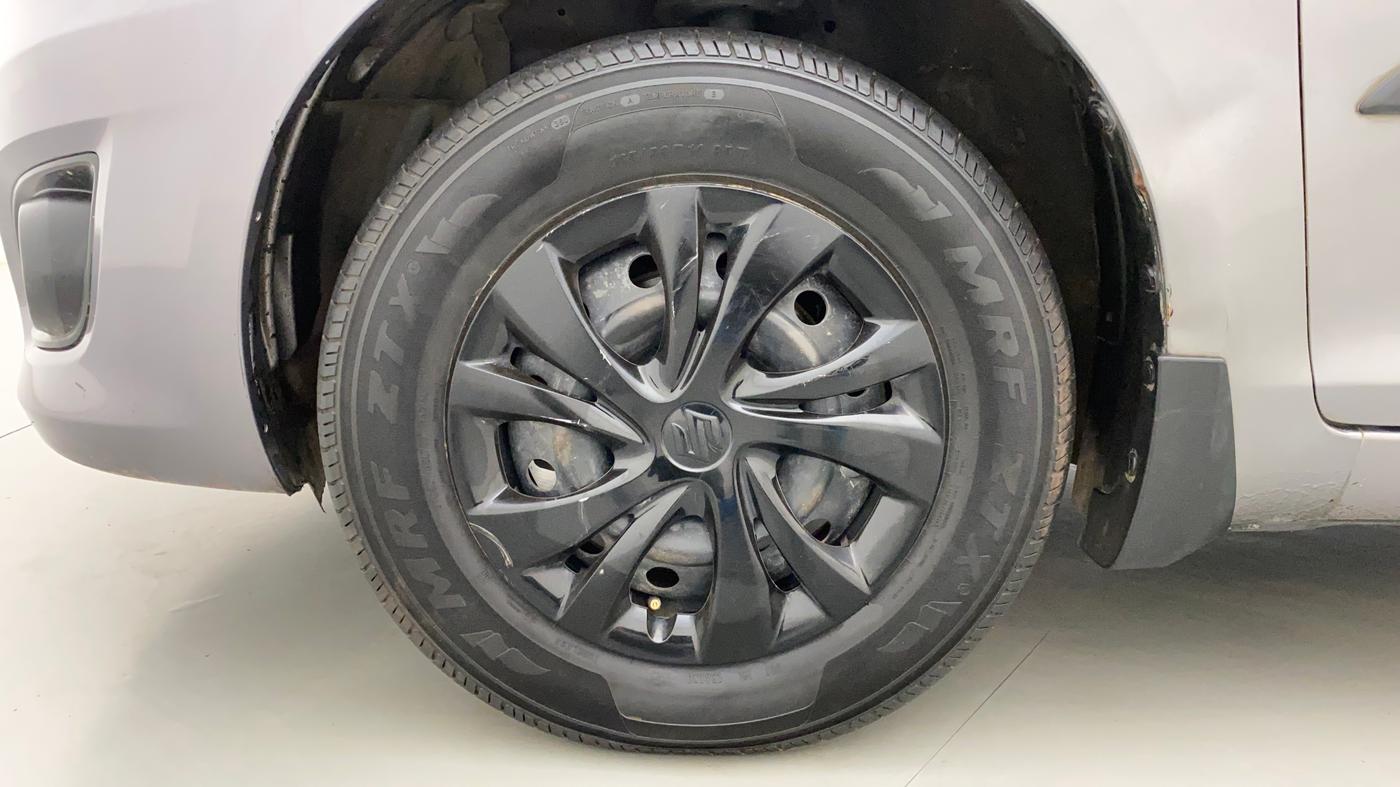 2014 Maruti Swift Dzire VXI, Petrol, Manual, 1,30,623 km, Left Front Wheel