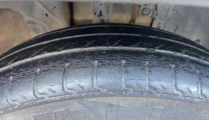 2017 Renault Kwid RXL, Petrol, Manual, 64,738 km, Right Front Tyre Tread