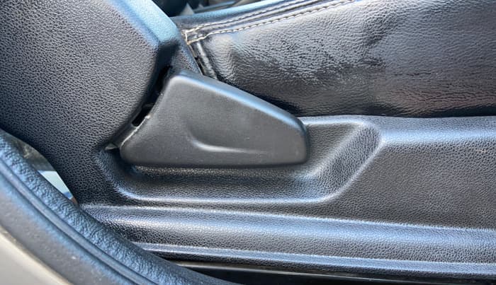 2017 Renault Kwid RXL, Petrol, Manual, 64,738 km, Driver Side Adjustment Panel