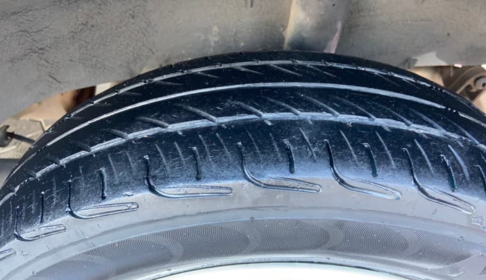 2017 Renault Kwid RXL, Petrol, Manual, 64,738 km, Left Rear Tyre Tread