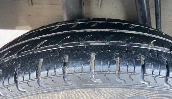 2017 Renault Kwid RXL, Petrol, Manual, 64,738 km, Right Rear Tyre Tread