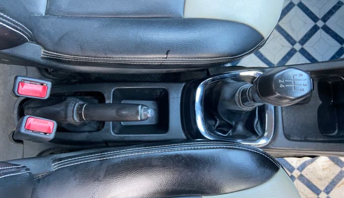 2017 Renault Kwid RXL, Petrol, Manual, 64,738 km, Gear Lever