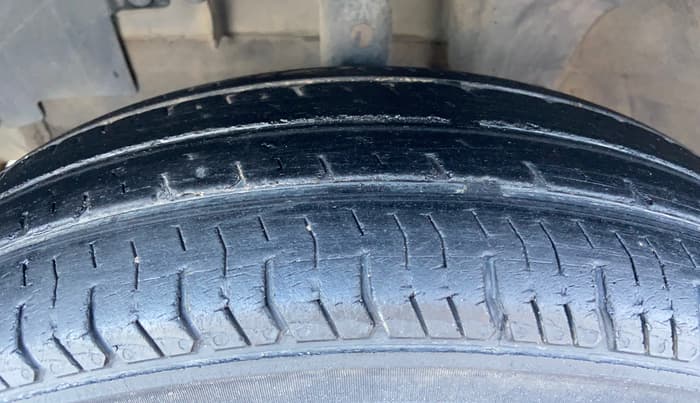 2017 Renault Kwid RXL, Petrol, Manual, 64,738 km, Left Front Tyre Tread