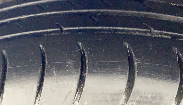 2019 Maruti Alto 800 LXI, Petrol, Manual, 33,309 km, Left Front Tyre Tread